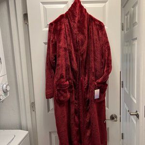 Fleece robe – by Stars Above Size M/L in burgundy color  - Reduced price!